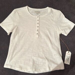 Women’s Henley short sleeve tee